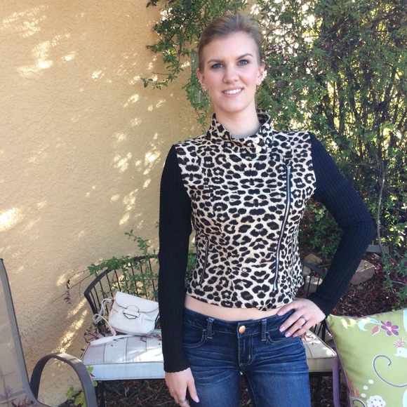 CHEETAH PRINT MOTO ZIP TOP - Picture 5 of 8